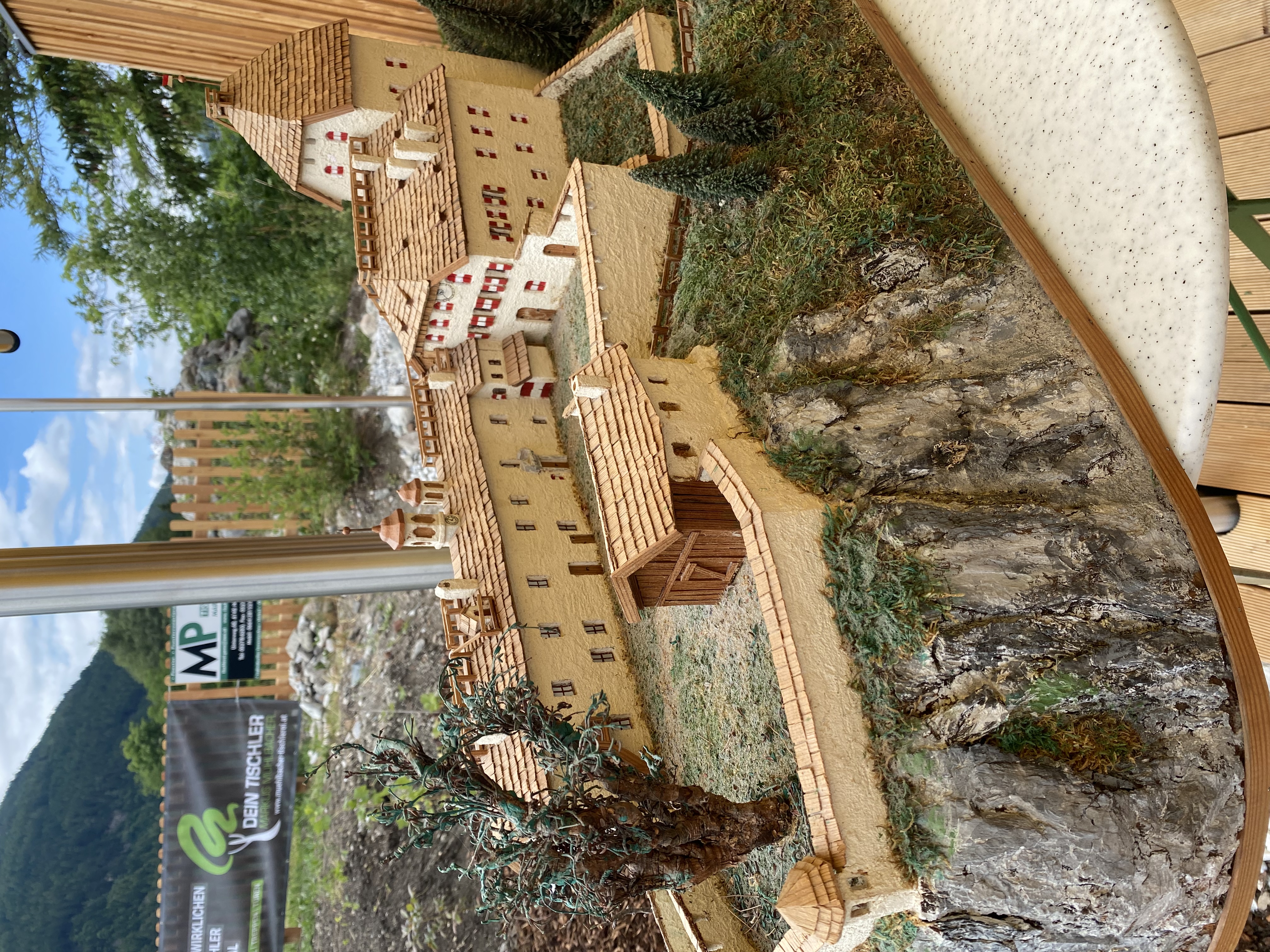 2_modell_schloss_trautson.jpeg