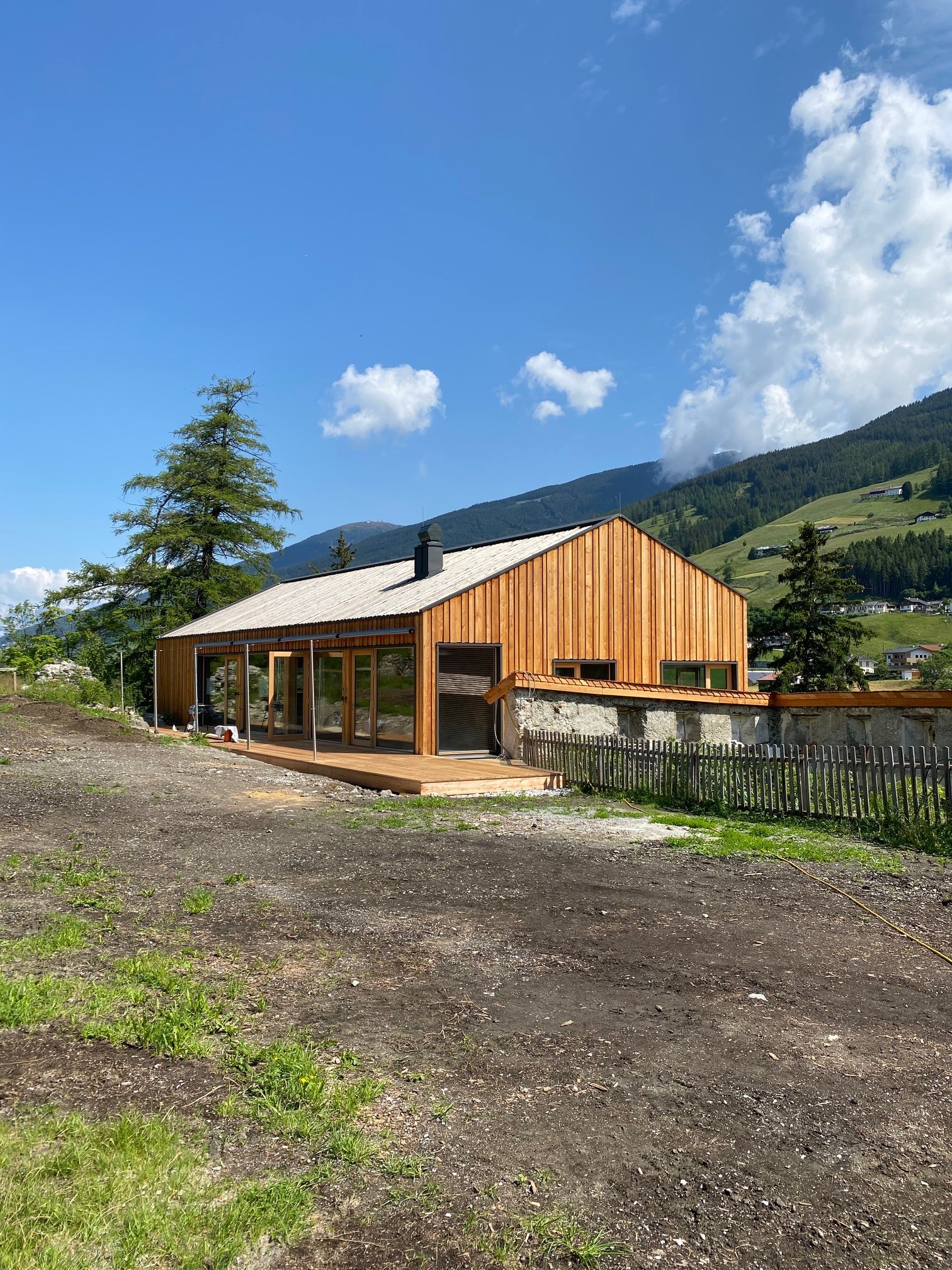 1_trautson_aussensicht_terrasse_gesamt_06_06_23.jpg