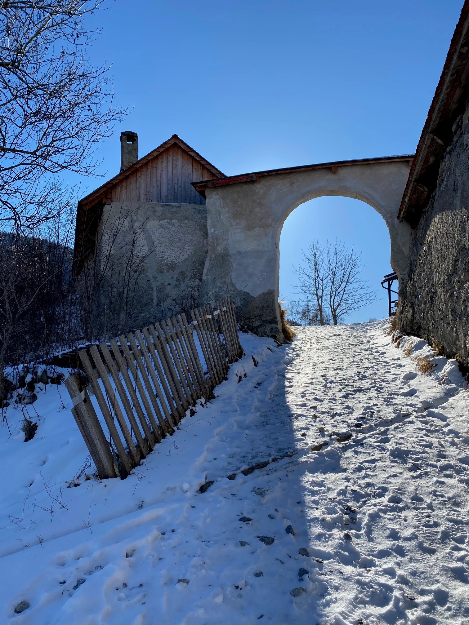 3_trautson_eingang_winter23.jpg